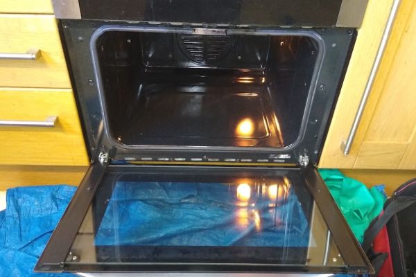 Clean oven after professionl cleaning